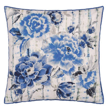 Indlæs billede til gallerivisning Designers Guild Kyoto Flower Indigo Cushion Front