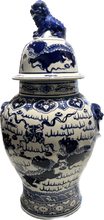 Indlæs billede til gallerivisning White and Blue Porcelain Jar with Asian Dragon Lid