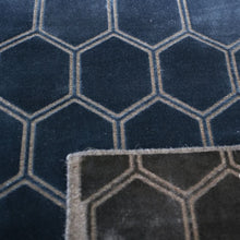 Indlæs billede til gallerivisning Designers Guild Manipur Delft Rug Close Up