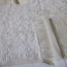 Load image into Gallery viewer, Designers Guild Bourdelle Chalk Rug Up Close