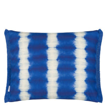 Load image into Gallery viewer, Designers Guild Jaal Emerald Outdoor Cushion Reverse