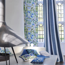 Indlæs billede til gallerivisning Eleonora Linen Cobalt Cushion, by Designers Guild in living room setting