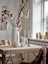 Indlæs billede til gallerivisning White Vase with Facial features on table