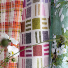 Load image into Gallery viewer, Designers Guild Bainbridge Peony Merino Wool Throw
