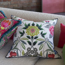 Indlæs billede til gallerivisning Designers Guild Brocart Décoratif Linen Fuchsia Cushion front close up