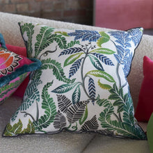 Indlæs billede til gallerivisning Designers Guild Brocart Décoratif Linen Fuchsia Cushion reverse close up