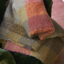 Indlæs billede til gallerivisning Designers_Guild_Fontaine_Sepia_Mohair_Throw_Detail