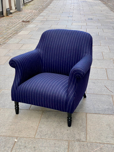 Designers_Guild_Paris_Chair_with_Ralph_Lauren_Ashby_Stripe_Midnight_Fabric