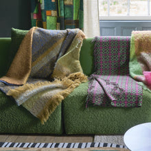 Indlæs billede til gallerivisning Designers_Guild_Pembroke_Magenta_Throw_in_Collection