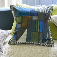 Indlæs billede til gallerivisning Designers Guild Raku Patchwork Chocolate Velour Cushion Details