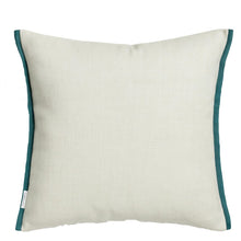 Indlæs billede til gallerivisning Neutral pillow with teal border on a white background