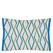 Indlæs billede til gallerivisning Decorative pillow with geometric pattern on a white background