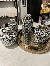 Indlæs billede til gallerivisning Black &amp; White Tanger Patterned Jar, ø14 x h27 cm