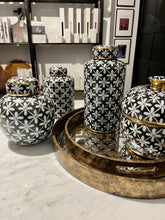 Indlæs billede til gallerivisning Black &amp; White Tanger Patterned Jar, ø18 x h22 cm