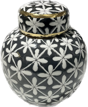 Indlæs billede til gallerivisning Black &amp; White Tanger Patterned Jar, ø18 x h22 cm