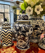 Indlæs billede til gallerivisning Chevron Blue &amp; White Ginger Jar