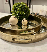 Indlæs billede til gallerivisning Burgundy Round Mirrored Tray, 2 Sizes