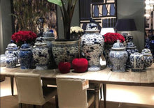 Indlæs billede til gallerivisning White and Blue Porcelain Flower Pot
