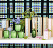 Indlæs billede til gallerivisning Woodland Fern 220g Candle, by Designers Guild